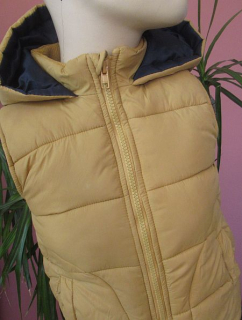 Chlapecká vyteplená vesta vel. 104 - Matalan