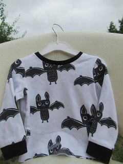 Chlapecké bílé pyžamové tričko s netopýry vel. 92 - George